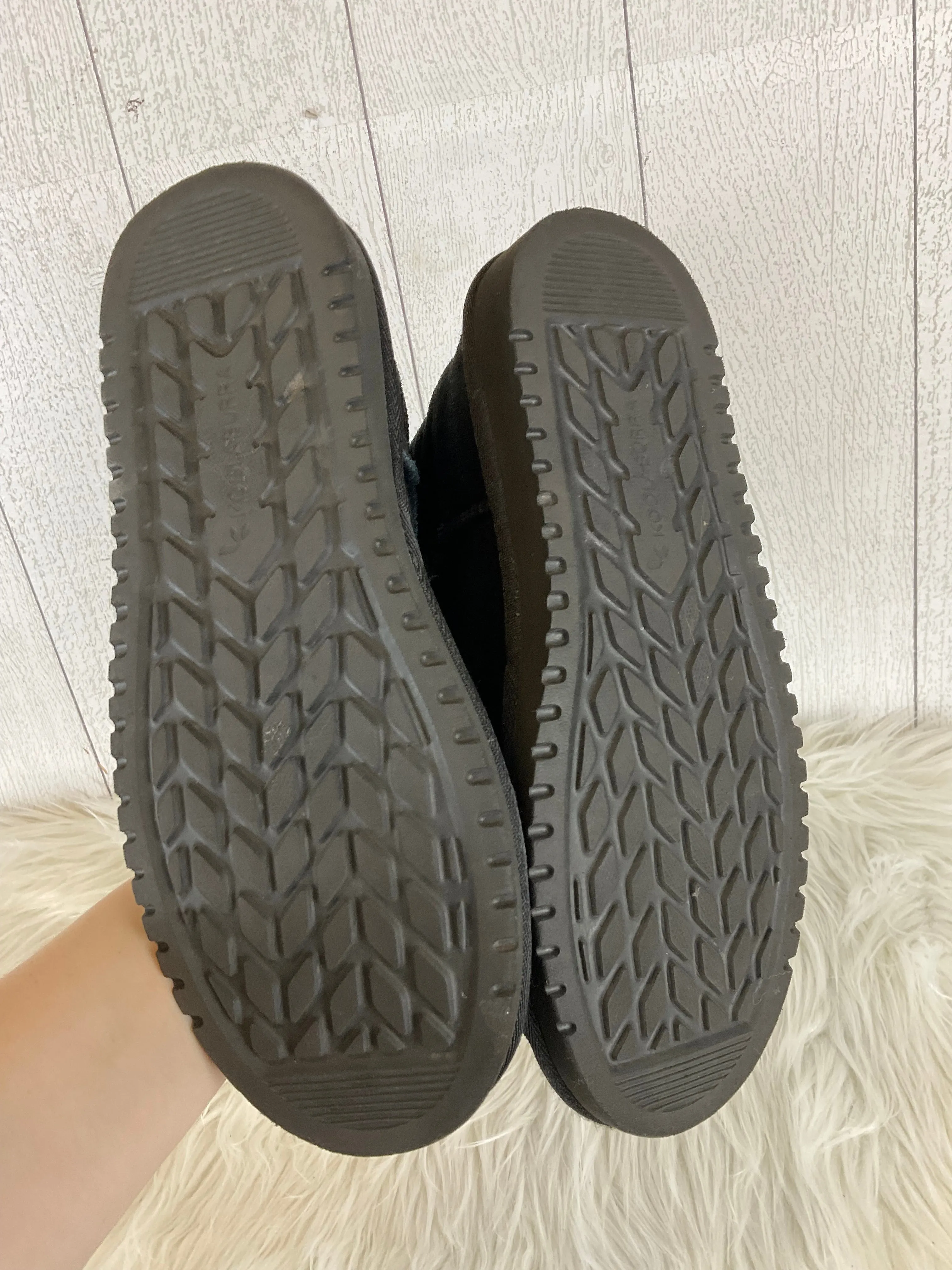 Boots Designer By Ugg In Black, Size: 6
