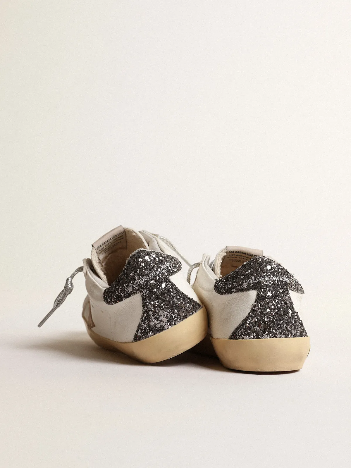 Super-Star Young with a hazelnut star and glitter heel tab