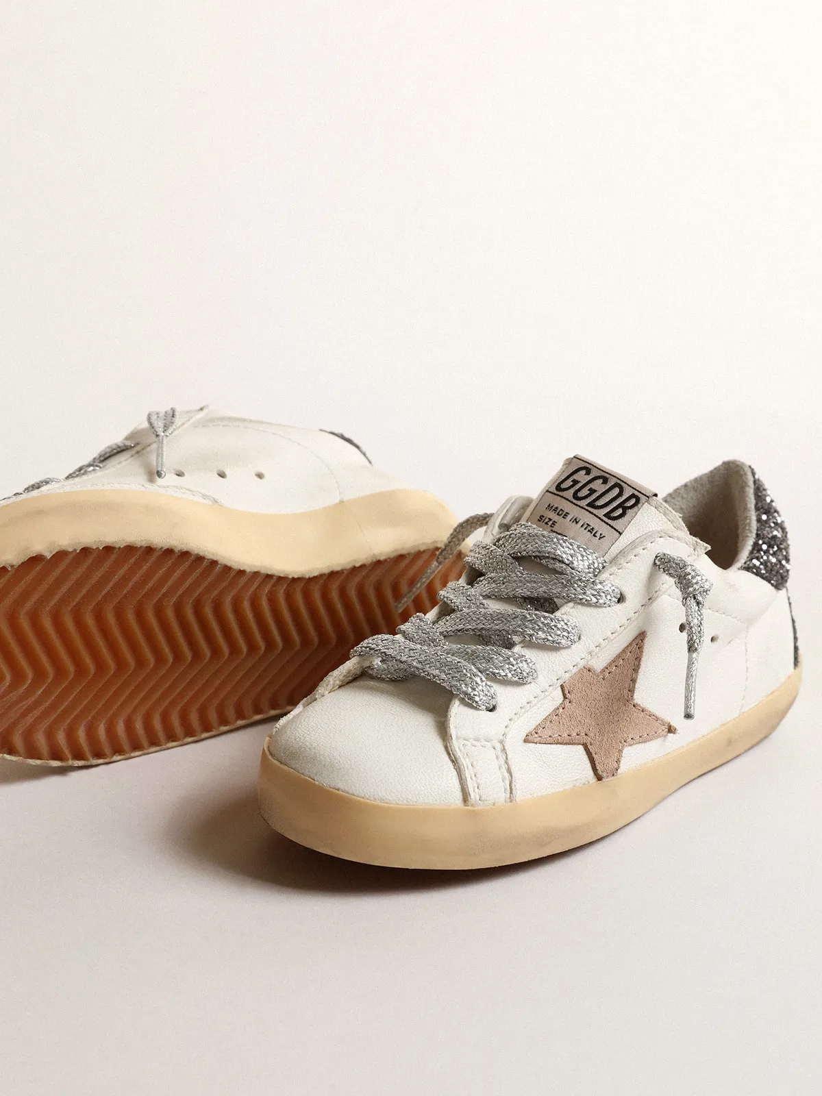 Super-Star Young with a hazelnut star and glitter heel tab